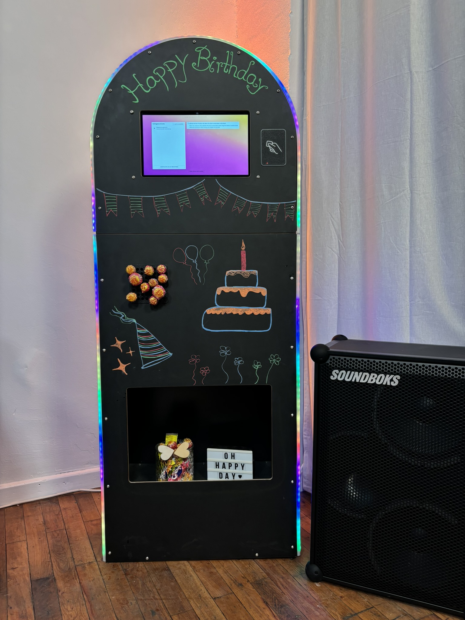 Jukebox-3000 bemalt zum Geburtstag