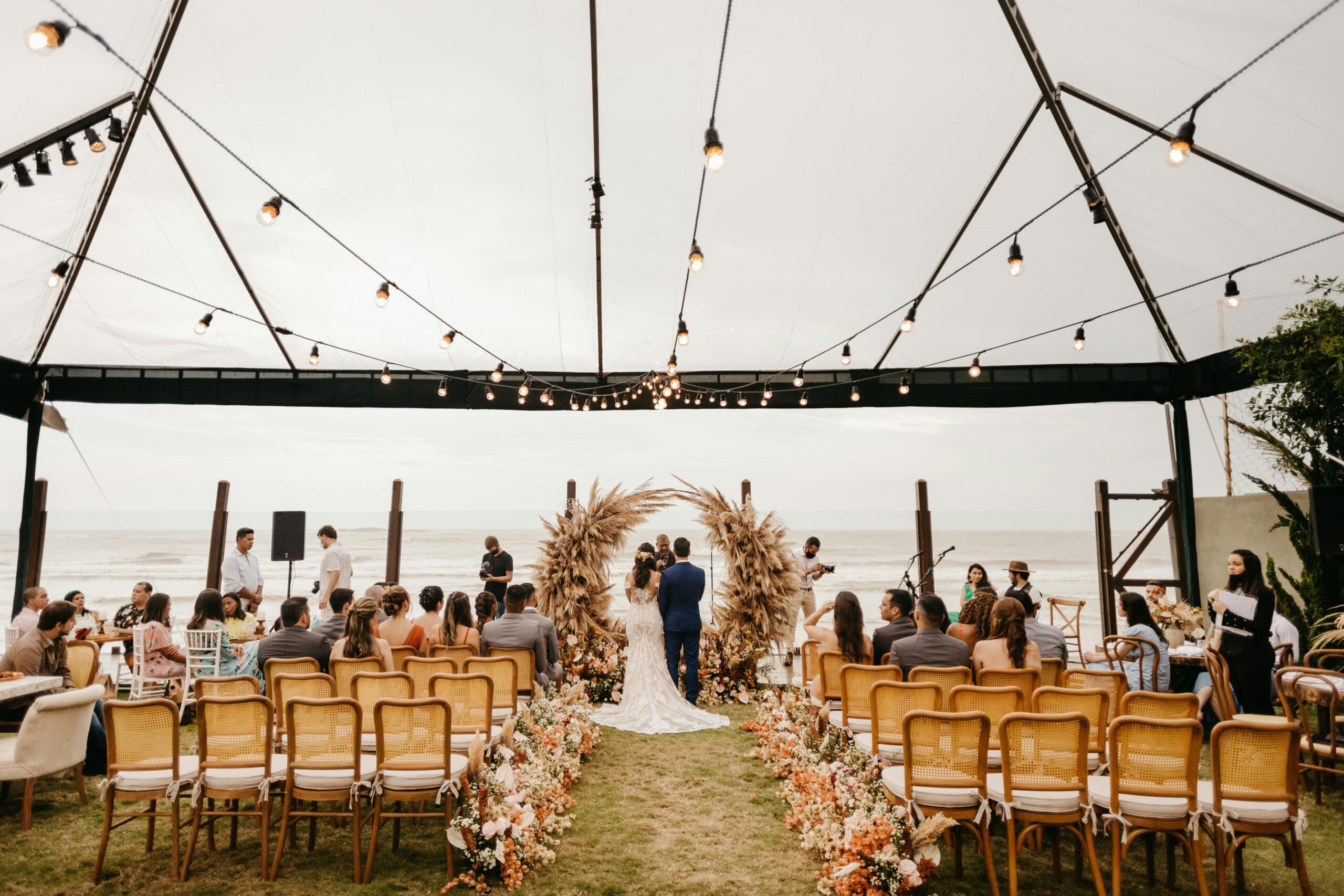 Intime Gästeliste und Geld für die Hochzeit sparen